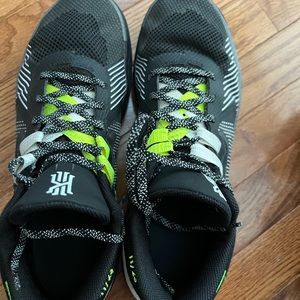 Mens Kyrie Irving size 10 shoes